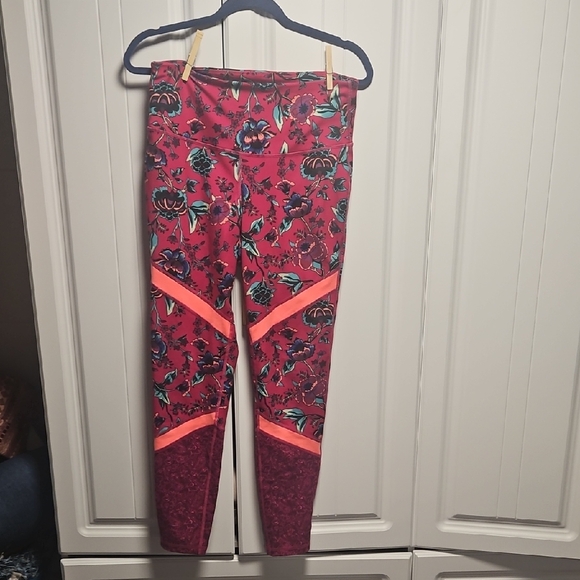 Old Navy Pants - Old Navy Active Go-Dry Pink Leggings Vibrant Floral Design